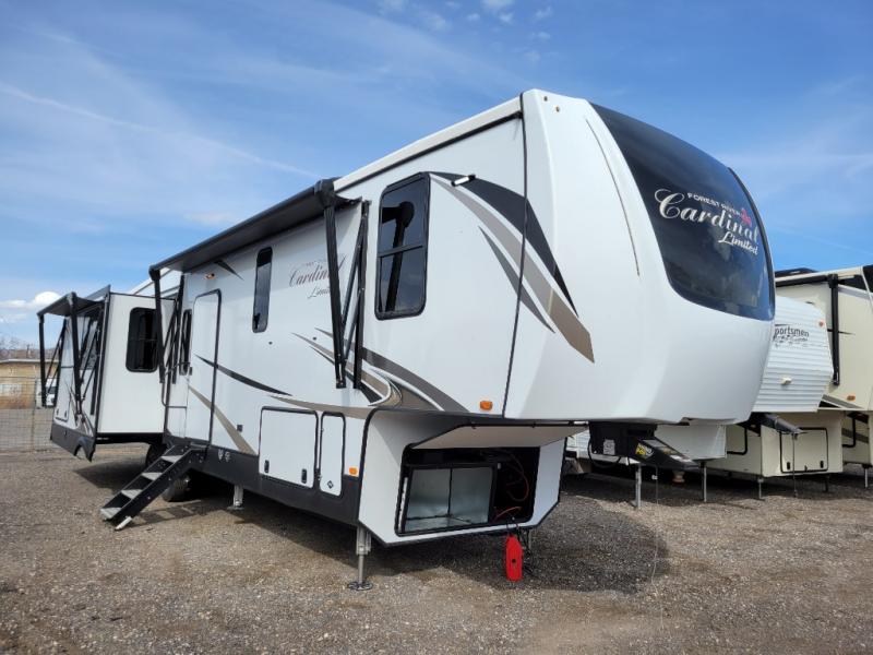Fifth Wheels For Sale: 3 RVs for Families and Couples - Legacy RV Center  Blog
